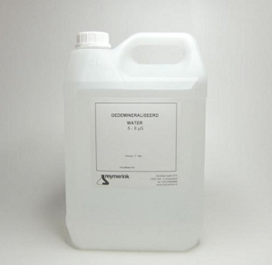 ENTMINERALISIERTES WASSER 5L